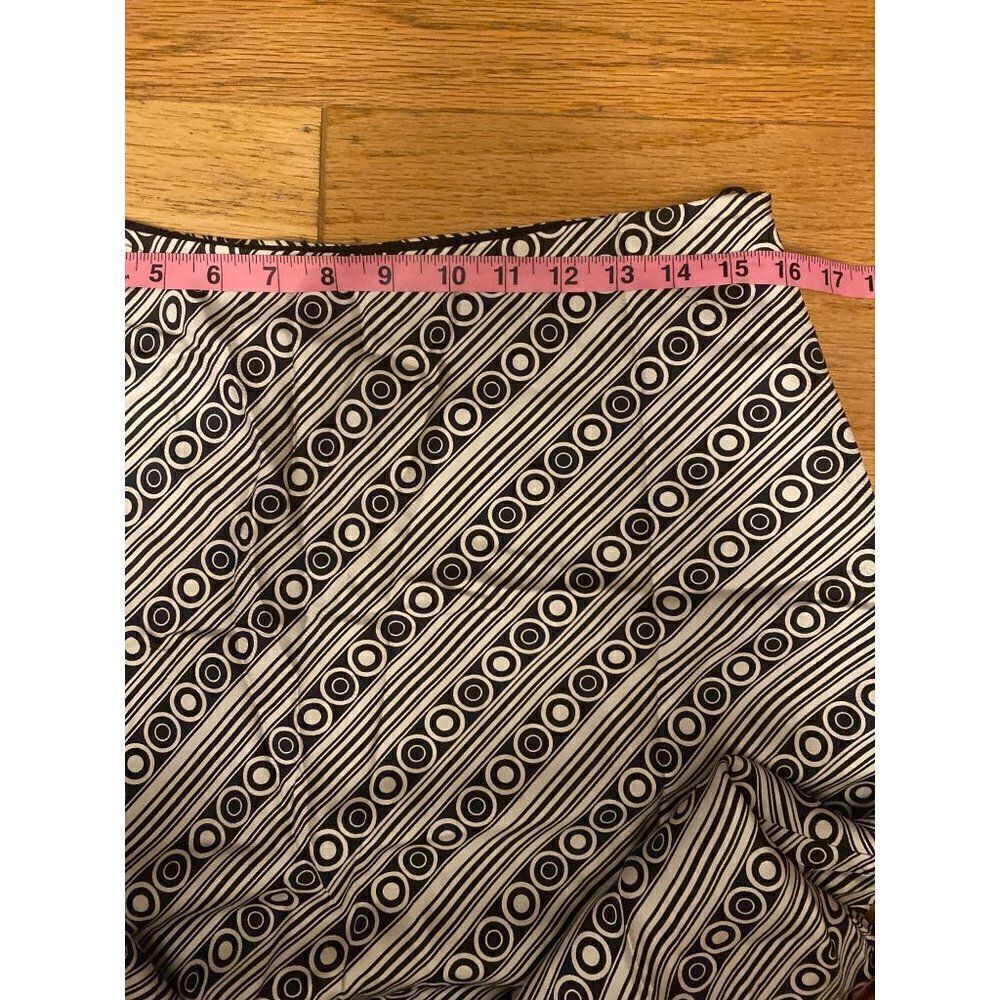 White House Black Market women's black patterned knee length lined silk skirt 6 - Picture 8 of 9